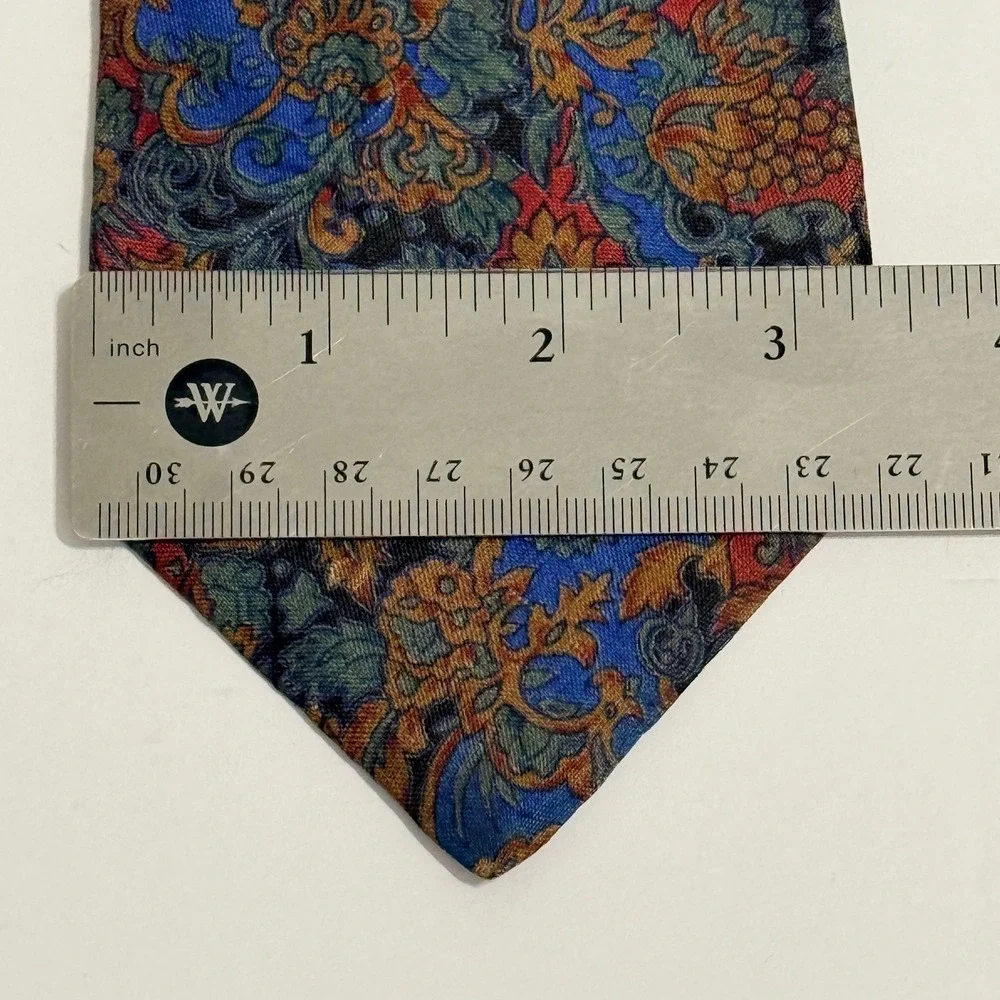 Unbranded intricate floral